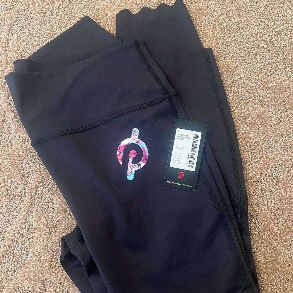 Peloton XL NWT Black leggings floral cut hem NWT Retail 90 host pick - Picture 7 of 17